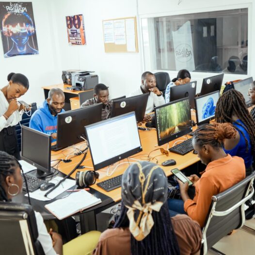 FINALISTAS DO CURSO DE CIÊNCIAS DA COMUNICAÇÃO INICIAM ESTÁGIO CURRICULAR NA RÁDIO ISPI