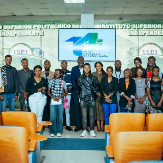 ESTUDANTES DO ISPI CAPACITADOS SOBRE TÉCNICAS DE CRIAÇÃO DE POSTERS CIENTÍFICOS