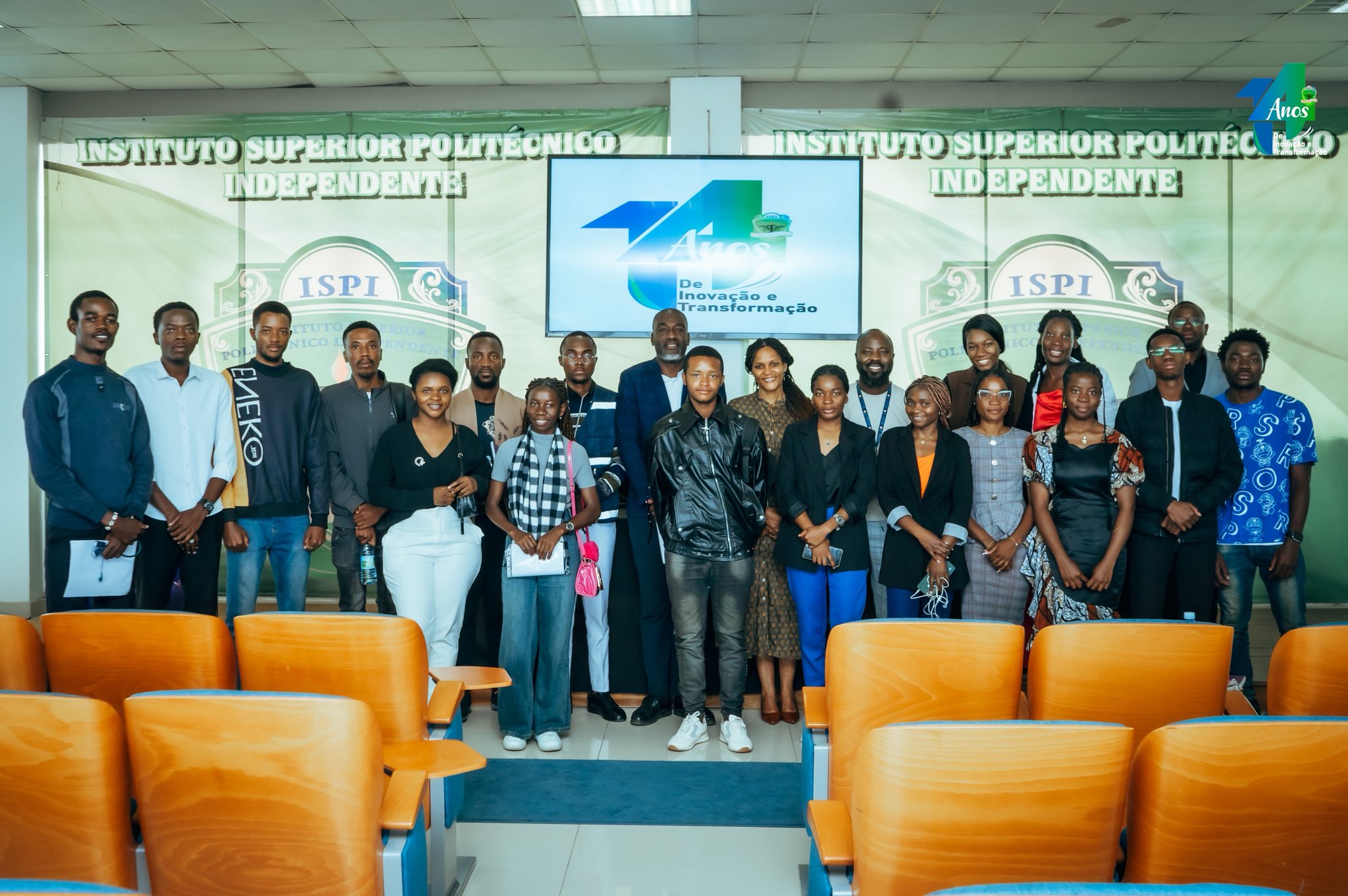 ESTUDANTES DO ISPI CAPACITADOS SOBRE TÉCNICAS DE CRIAÇÃO DE POSTERS CIENTÍFICOS