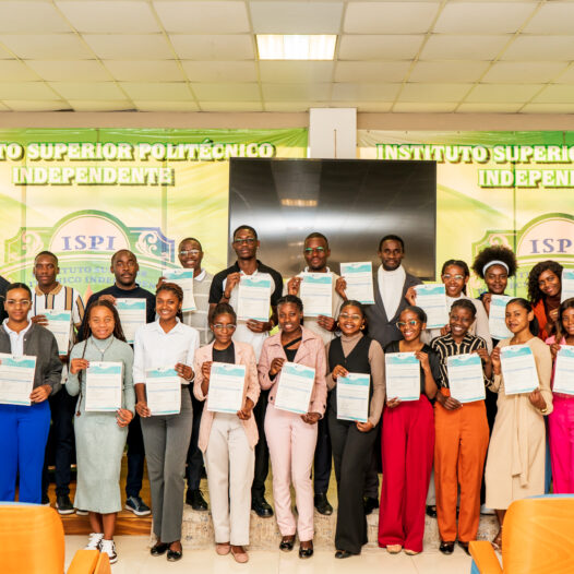 ESTUDANTES DO ISPI EM ESTÁGIO NAS AGÊNCIAS DO BAI RECEBEM CERTIFICADOS DO PROGRAMA NAVEGADORES BAI